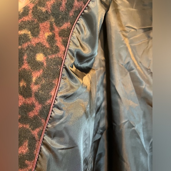 VIA SPIGA 🐆 Stand Collar,  Wine Leopard Print,
Wool Blend Overcoat, Large Snaps - Picture 8 of 12